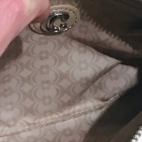 🆕🔥CC/CHARMING CHARLIE SUPER CUTE WRISTLET/MAKE UP BAG WHITE&CHERRIES NWT!! - Picture 11 of 14